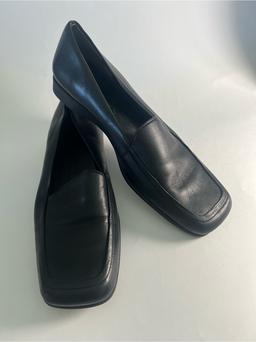 LORI Women’s Black Leather Slip-On Square-Toe Loafers Size 10